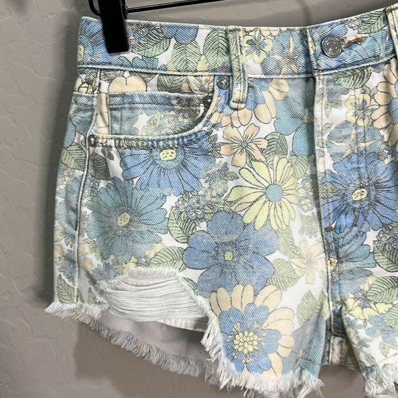 We The Free People Shorts Jean Distressed Flower Floral Loving Good Vibrations - Picture 2 of 10